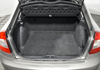 Подержанный автомобиль Skoda Octavia Liftback 2012 года (19 фото)