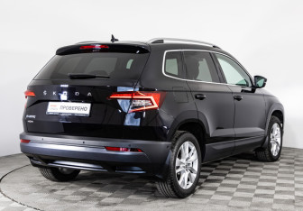 Подержанный автомобиль Skoda Karoq 2021 года (5 фото)