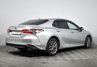 Подержанный автомобиль Toyota Camry Sedan 2020 года (5 фото)