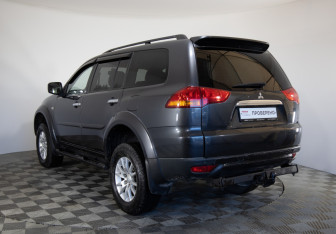 Подержанный автомобиль Mitsubishi Pajero Sport 2010 года (7 фото)