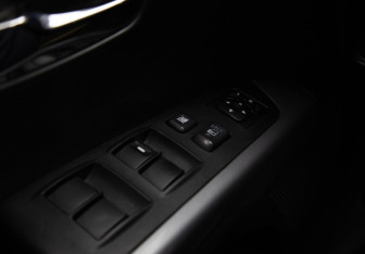 Подержанный автомобиль Peugeot 4007 2012 года (16 фото)