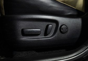 Подержанный автомобиль Toyota RAV4 2017 года (15 фото)