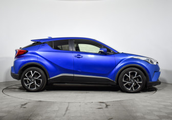 Подержанный автомобиль Toyota C-HR 2018 года (4 фото)
