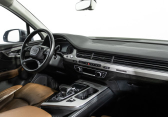 Подержанный автомобиль Audi Q7 2016 года (9 фото)