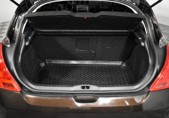 Подержанный автомобиль Peugeot 308 Hatchback 2012 года (18 фото)