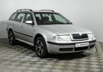 Подержанный автомобиль Skoda Octavia Wagon 2009 года (3 фото)