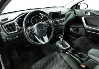Подержанный автомобиль Kia Ceed Hatchback 2018 года (11 фото)