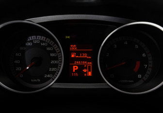 Подержанный автомобиль Citroen C-Crosser 2008 года (19 фото)