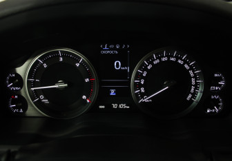 Подержанный автомобиль Toyota Land Cruiser Suv 2018 года (9 фото)