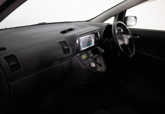 Подержанный автомобиль Toyota Wish Compactvan 2005 года (15 фото)