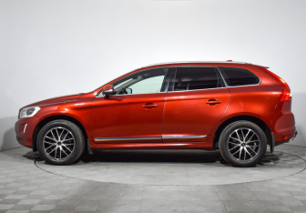 Подержанный автомобиль Volvo XC60 2015 года (8 фото)