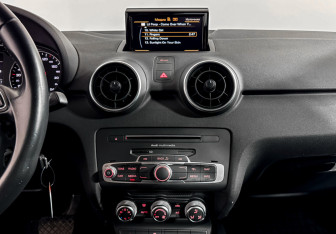 Подержанный автомобиль Audi A1 2015 года (15 фото)