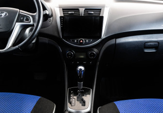 Подержанный автомобиль Hyundai Solaris Hatchback 2012 года (11 фото)