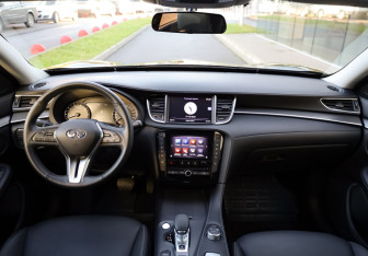 Подержанный автомобиль Infiniti QX50 2018 года (10 фото)