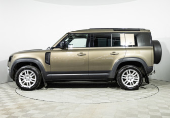 Подержанный автомобиль Land Rover Defender Suv 2021 года (7 фото)