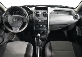 Подержанный автомобиль Renault Duster 2015 года (13 фото)