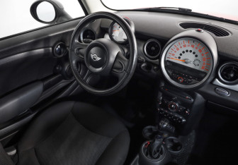 Подержанный автомобиль MINI Hatch 2012 года (8 фото)