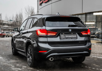 Подержанный автомобиль BMW X1 2019 года (9 фото)