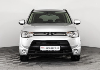 Подержанный автомобиль Mitsubishi Outlander 2013 года (2 фото)