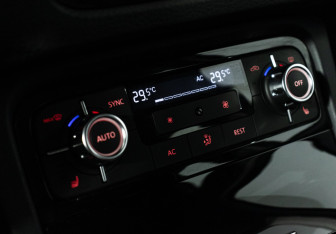 Подержанный автомобиль Volkswagen Touareg 2011 года (18 фото)