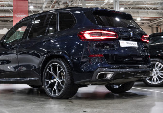 Подержанный автомобиль BMW X5 2019 года (12 фото)