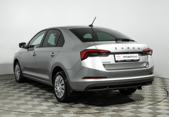 Подержанный автомобиль Skoda Rapid Liftback 2021 года (7 фото)