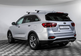 Подержанный автомобиль Kia Sorento 2018 года (7 фото)