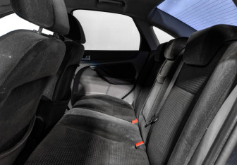 Подержанный автомобиль Ford Focus Sedan 2008 года (12 фото)