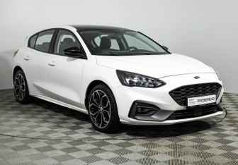 Подержанный автомобиль Ford Focus Hatchback 2021 года (3 фото)