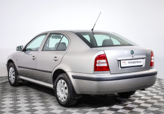 Подержанный автомобиль Skoda Octavia Liftback 2008 года (6 фото)