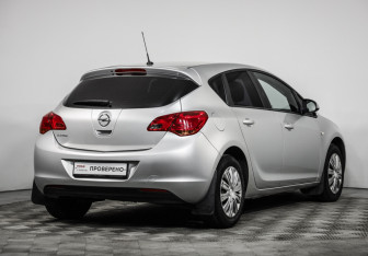 Подержанный автомобиль Opel Astra Hatchback 2011 года (5 фото)