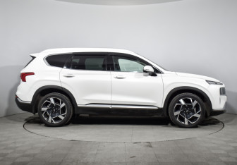 Подержанный автомобиль Hyundai Santa Fe 2021 года (4 фото)