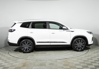 Подержанный автомобиль Chery Tiggo 8 Pro Max 2023 года (4 фото)