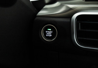 Подержанный автомобиль Geely Coolray 2023 года (19 фото)