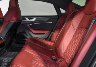 Подержанный автомобиль Audi A7 2024 года (13 фото)