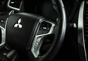 Подержанный автомобиль Mitsubishi Pajero Sport 2021 года (15 фото)