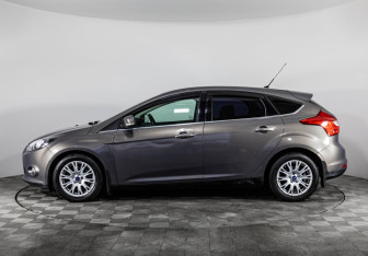 Подержанный автомобиль Ford Focus Hatchback 2013 года (8 фото)