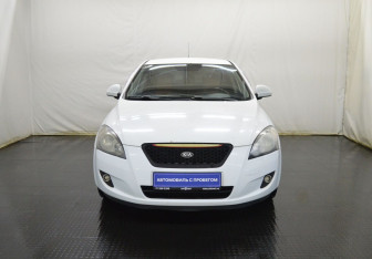 Подержанный автомобиль Kia Ceed Hatchback 2009 года (2 фото)