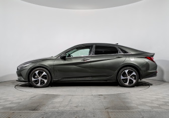 Подержанный автомобиль Hyundai Elantra Sedan 2021 года (8 фото)