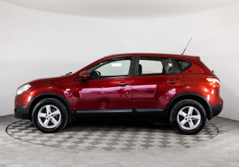 Подержанный автомобиль Nissan Qashqai 2013 года (8 фото)