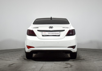 Подержанный автомобиль Hyundai Solaris Sedan 2015 года (6 фото)