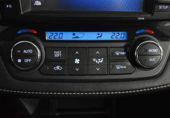 Подержанный автомобиль Toyota RAV4 2008 года (19 фото)