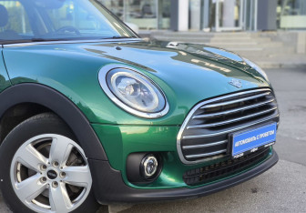 Подержанный автомобиль MINI Clubman Wagon 2021 года (11 фото)
