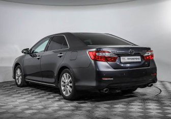 Подержанный автомобиль Toyota Camry Sedan 2013 года (8 фото)