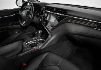 Подержанный автомобиль Toyota Camry Sedan 2018 года (14 фото)