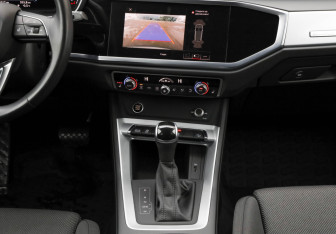 Подержанный автомобиль Audi Q3 2020 года (39 фото)