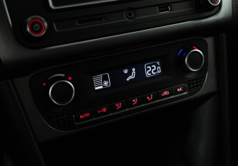 Подержанный автомобиль Volkswagen Polo Sedan 2018 года (16 фото)