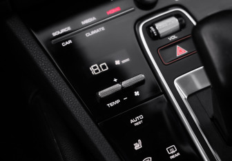 Подержанный автомобиль Porsche Cayenne 2018 года (25 фото)