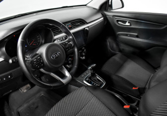 Подержанный автомобиль Kia Rio Hatchback 2018 года (9 фото)