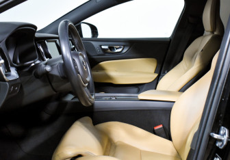 Подержанный автомобиль Volvo V60 2019 года (12 фото)